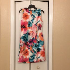 Woman size 4 multi color beautiful summer dress.